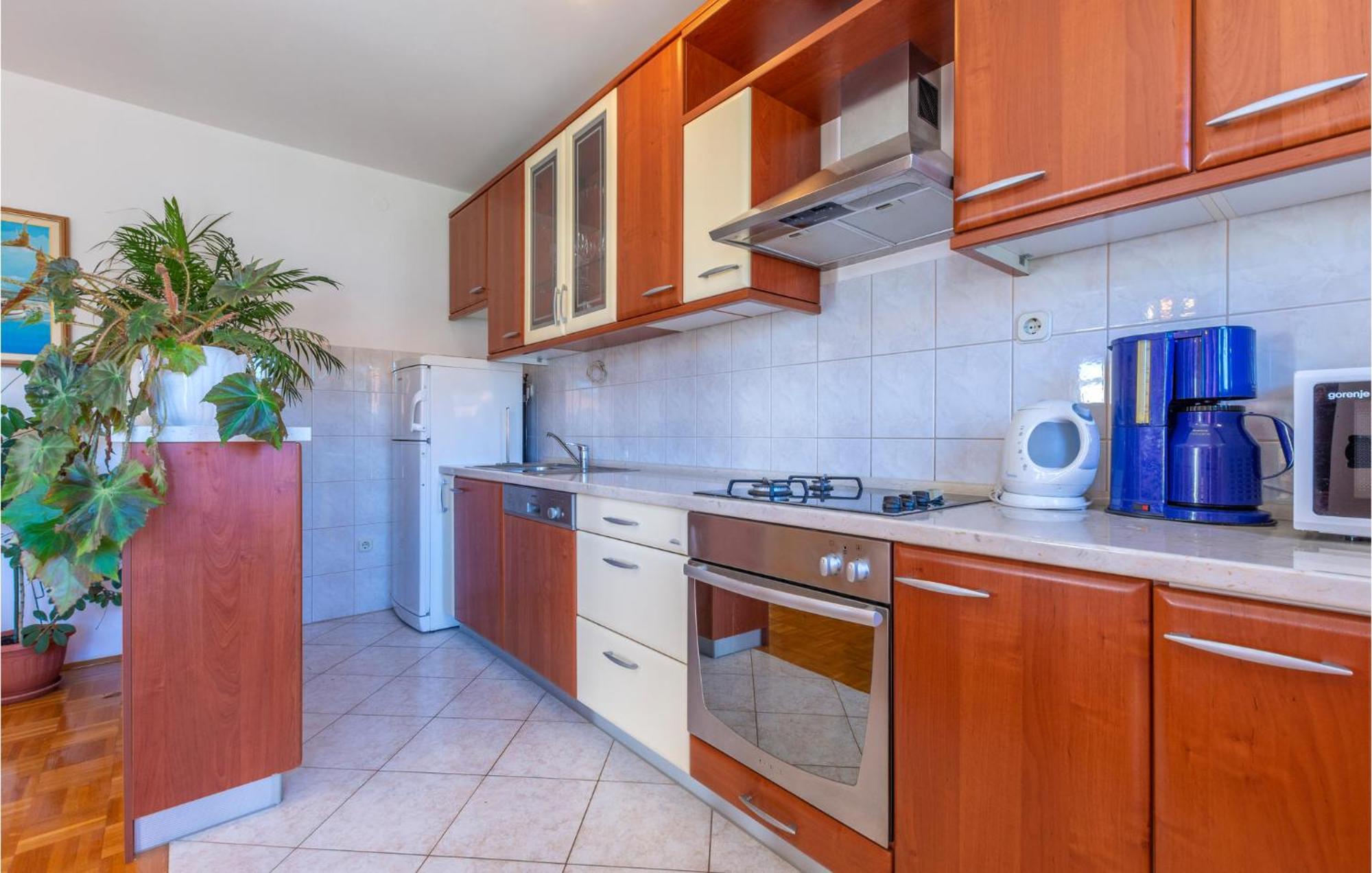 Lovely Apartment In Trogir With Kitchen Kültér fotó